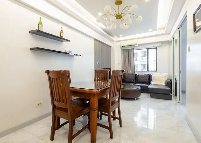 1br Forbeswood Heights In Bgc With 100mbps *