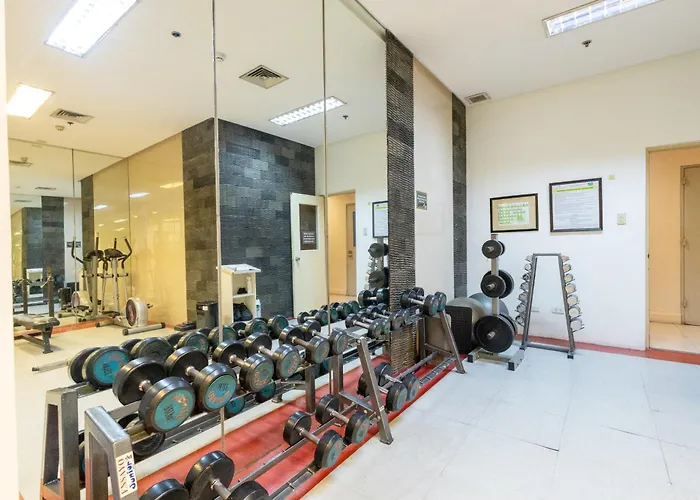 Apartamento 1br Forbeswood Heights In Bgc With 100mbps *