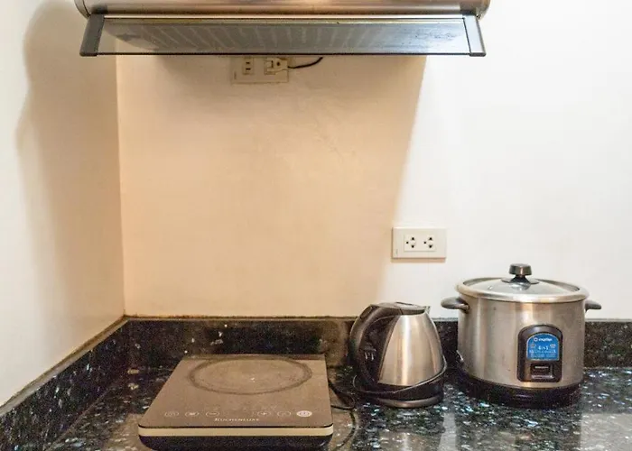 1br Forbeswood Heights In Bgc With 100mbps Manila