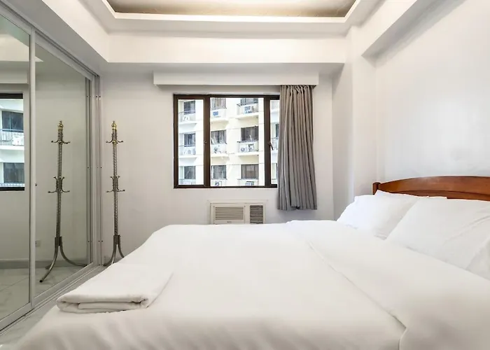 1br Forbeswood Heights In Bgc With 100mbps