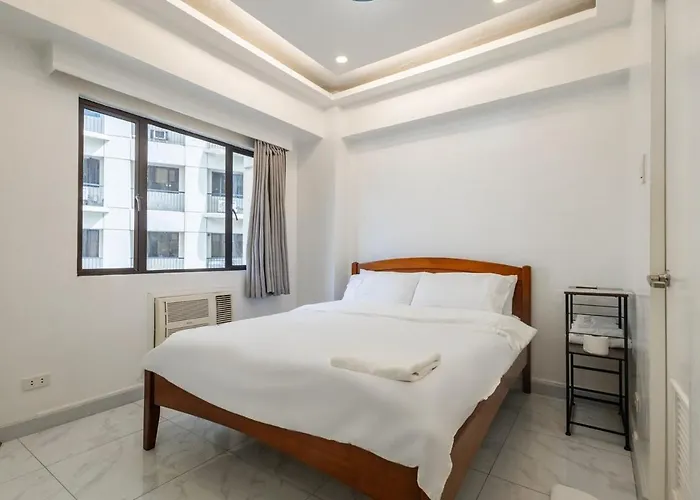 1br Forbeswood Heights In Bgc With 100mbps *