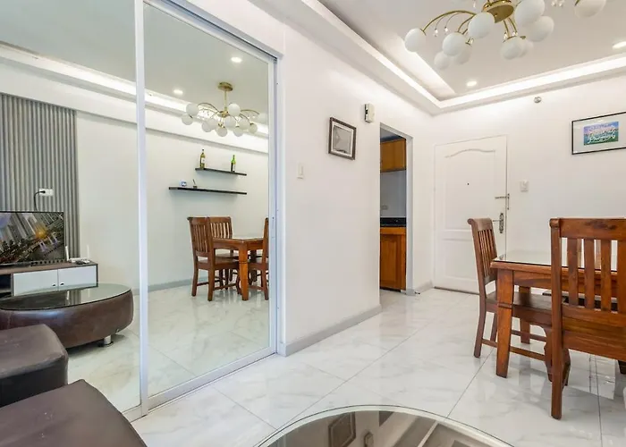 1br Forbeswood Heights In Bgc With 100mbps Manila